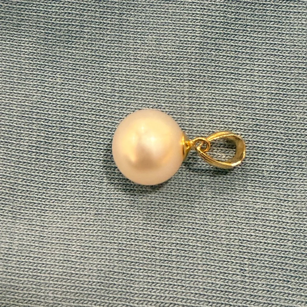 14K Solid Gold Pearl Pendant | Round Pearl Charm | Minimalist Jewelry - Picture 1 of 3